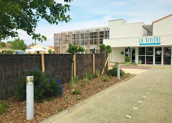 Village Club La Riviere Capfrance 홀리데이파크 3*